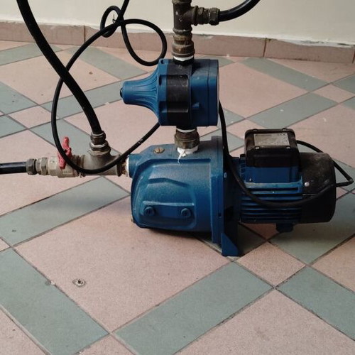 Water pressure pump 1hp like new, Italian made with accessories