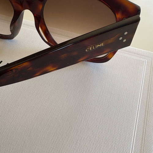 Celine sunglasses like new, brown with box and case