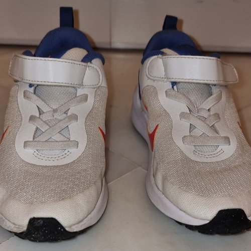 Nike Revolution 7 kids' athletic shoes like new, size 29.5