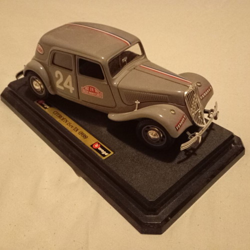 Citroen 15cv TA 1938 Monte Carlo Rally model 1:24 like new