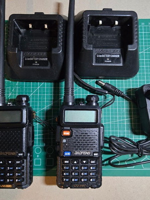 Σετ ασύρματοι Baofeng UV-5R σαν καινούργιοι με φορτιστές