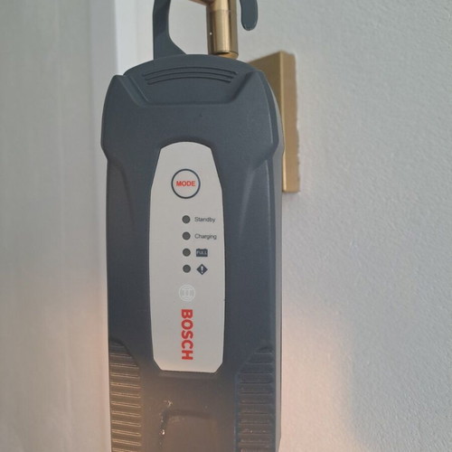 Bosch C1 12V Car Battery Charger like new