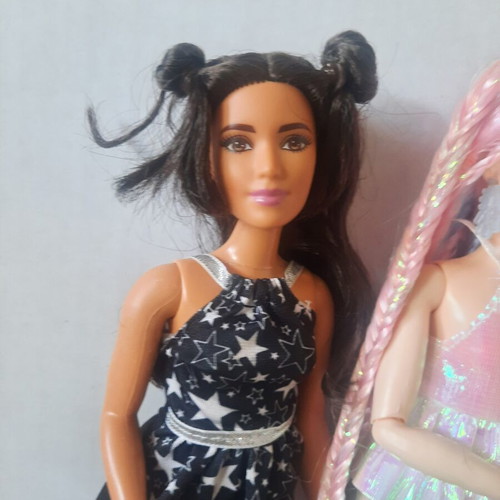Barbie dolls lot of 2 like new, rare Shannon face and Barbie Extra