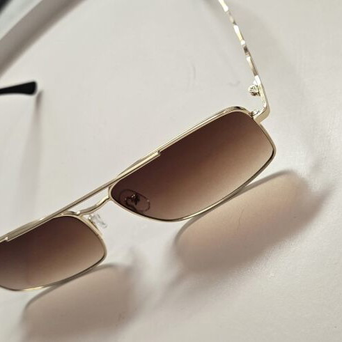 Vintage Elegance Aviator Sunglasses like new, polished gold frame
