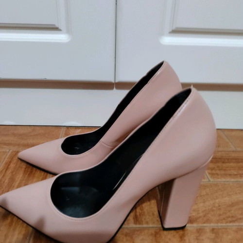 Silia D Pumps Size 39 Like New