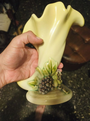 Vintage Hull USA 49 Cornucopia vase like new