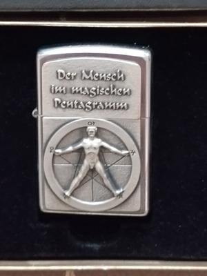 Zippo Der Mensch im magischen Pentagramm 2002 lighter like new