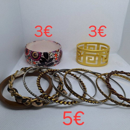 Various bracelets like new, set