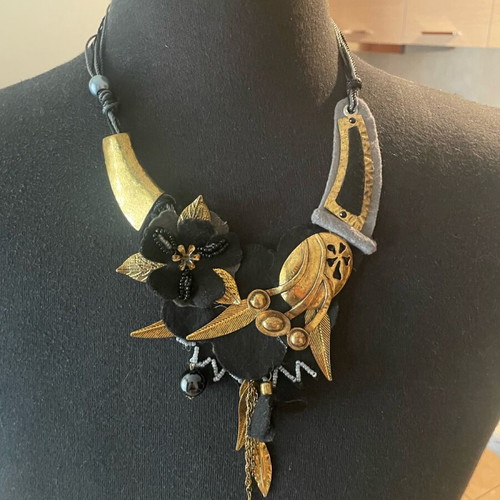 Handmade necklace like new