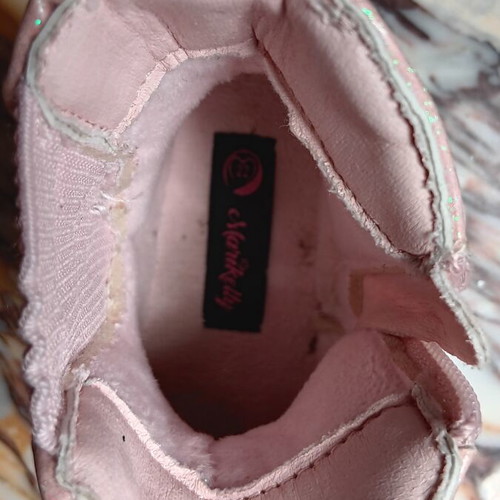 Marikelly pink boots size 22 used