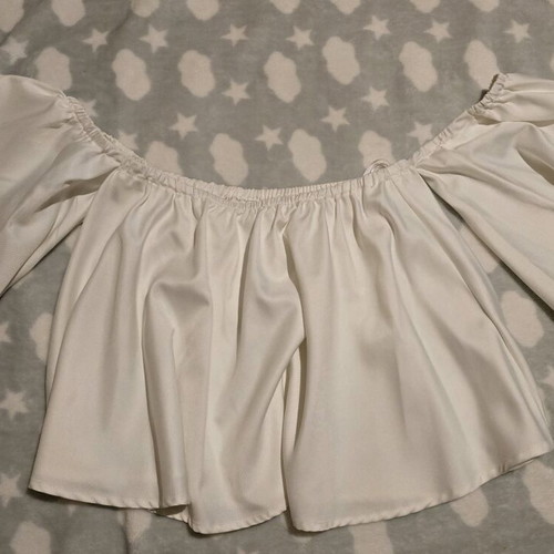Blouse with off-shoulder design size M like new, white