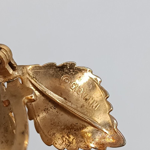 Giovanni vintage rose brooch, gold plated metal