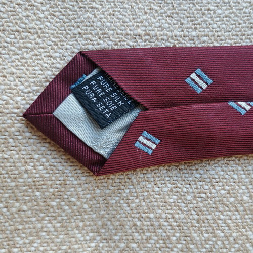 Silk handmade Pagoni tie like new with geometric rhombus pattern