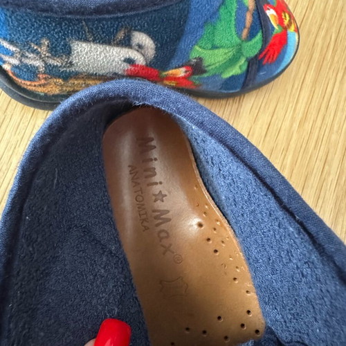 Mini Max Anatomika Kids Slippers Size 21 Like New