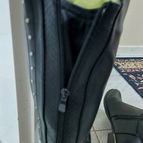 Black boots size 41 tall like new with low heel and warm lining