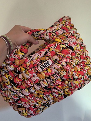 Knitted handbag like new, medium size, multicolor