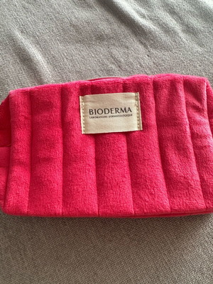 Bioderma νεσεσέρ σαν καινούργιο, βελούδινο κόκκινο