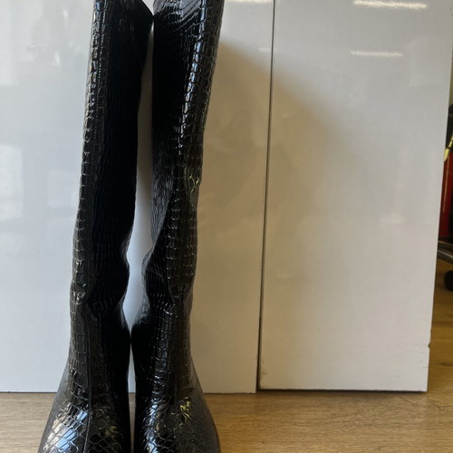 Iris black boots size 37 with kitten heel new