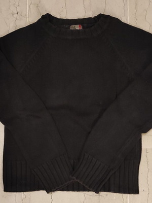 Bershka sweater used, black, size Medium (fits Small)