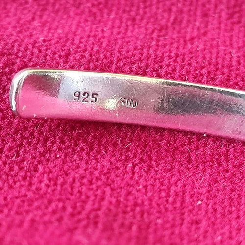 Silver cuff bracelet 925, like new, with three square garnets