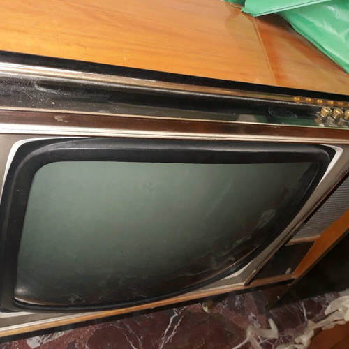 Pick Up Television like new from Australia