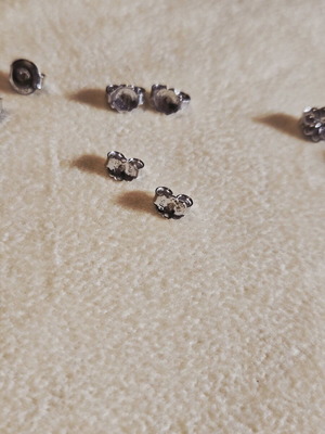 White gold 585 14k clasps like new, 4 pairs