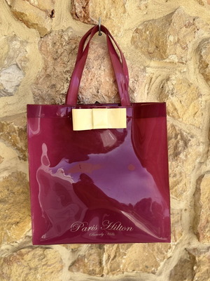 Paris Hilton Beverly Hills Y2K shoulder bag used, magenta with beige bow