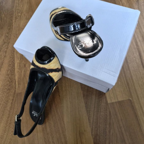 Dolce & Gabbana women's leopard print sandals size 38 like new