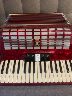 Parrot Accordion 34 Keys 60 Bass used