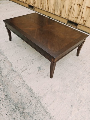 Coffee table made of solid wood, like new, 135×80 cm