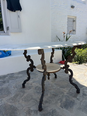 Marble table with cast iron base like new, 1930-1950