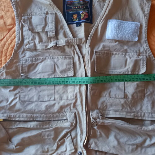 Beige vest with pockets, size M
