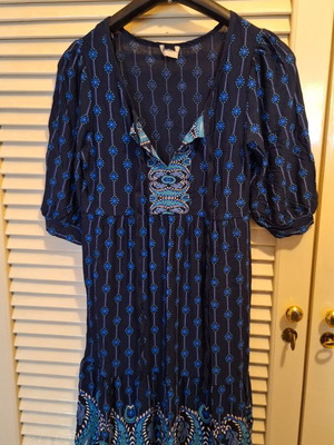 Blue Caftan with Paisley Pattern like new, size M