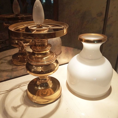 Vintage table lamp from 1975 like new with white opaline glass