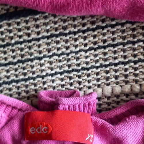 Branded sweaters small, pack of 3 pieces
