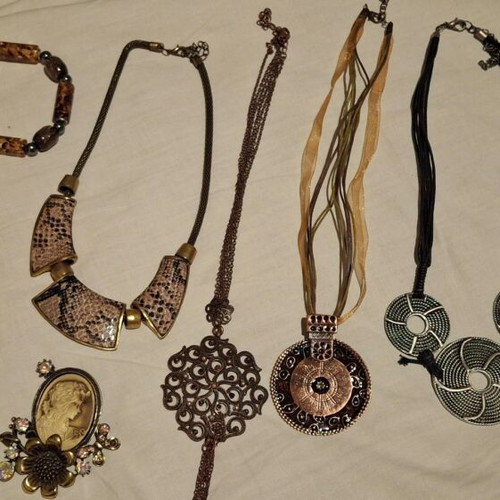 Jewelry set of 9 pieces like new