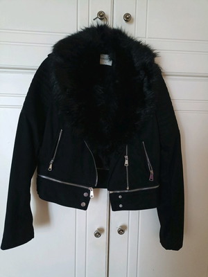 Μπουφάν γυναικείο large μαύρο με αποσπώμενο γουνάκι καινούργιο
