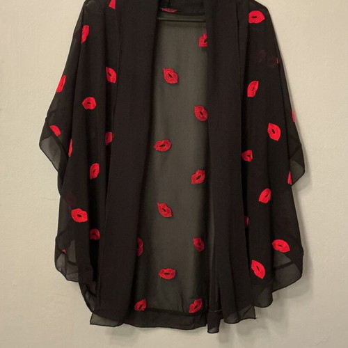 Kimono with Lips One Size like new, black, airy fit