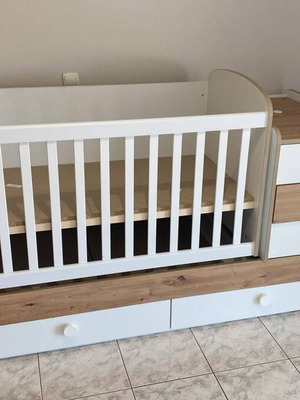 Convertible baby cot new with drawers and changing table