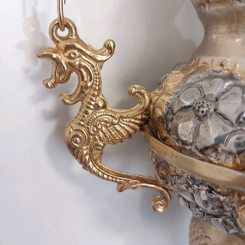 Bronze lamp used like new with beautiful designs and 70 cm chain