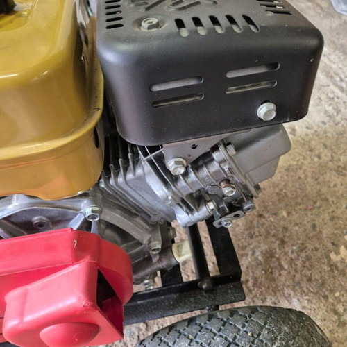 Yamakis Shaker Generator like new with rod and base