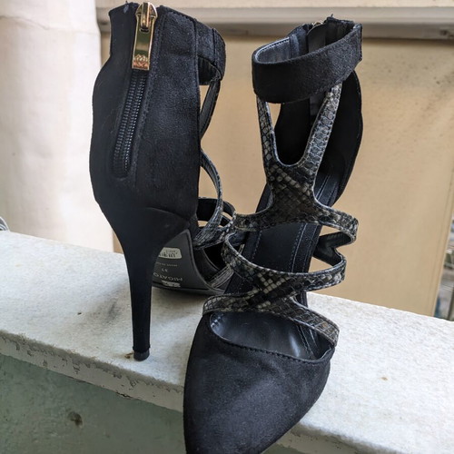 Migato black pumps with 11 cm heel