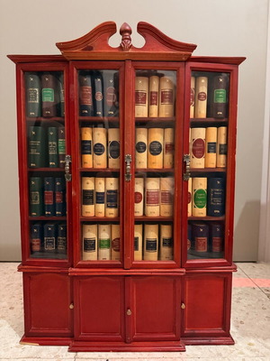 Deagostini Miniature Books Collection 2004 used, 70 pieces with display cabinet