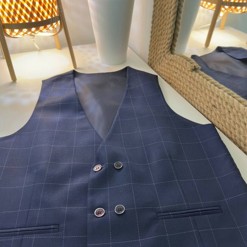 Italian suit DI-66 like new, size 48, blue