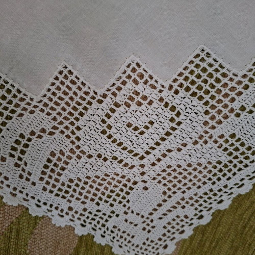 Decorative white corners new, pack of 12 with mercerized thread