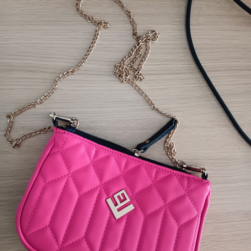 Fuchsia shoulder bag like new, stylish and high quality