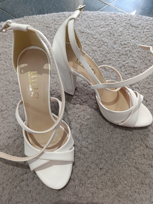 Ellen white sandals size 39 like new, suitable for bride