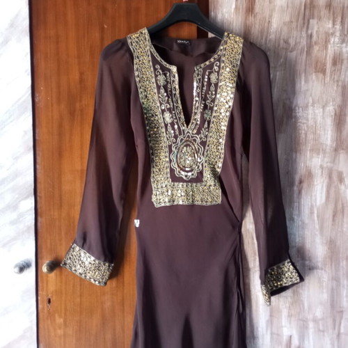 Boho-chic kaftan dress with handmade embroidery, like new, brown and gold