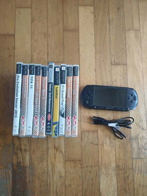 PlayStation Portable (PSP) μεταχειρισμένο με 10 παιχνίδια και φορτιστή USB