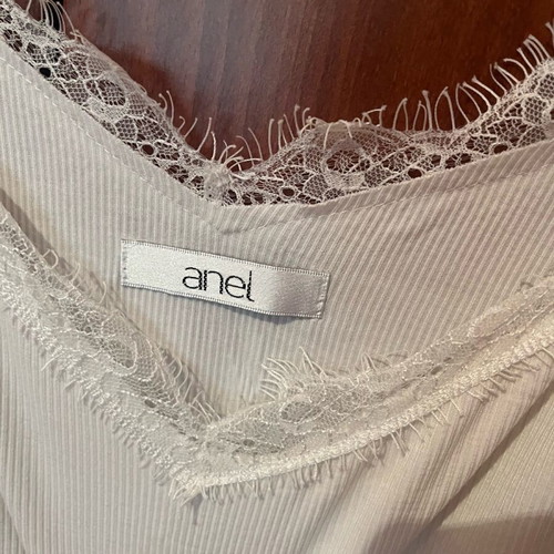 New white top Anel